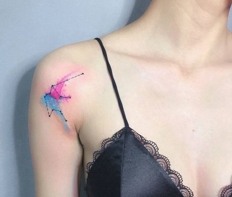 星座纹身图片_成品肩部清新几何字符纹身图案