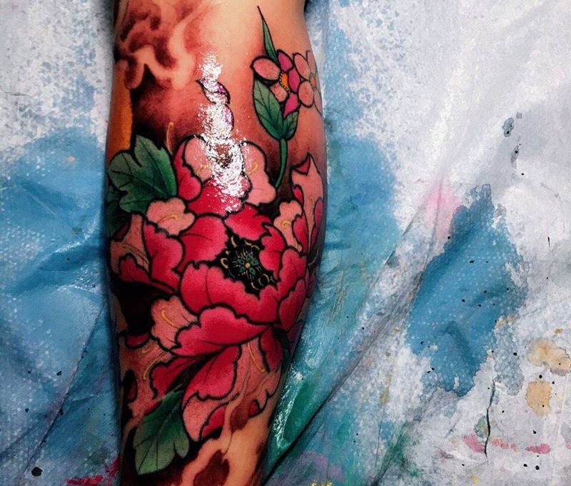 牡丹纹身图片_成品腿部传统纹身图案