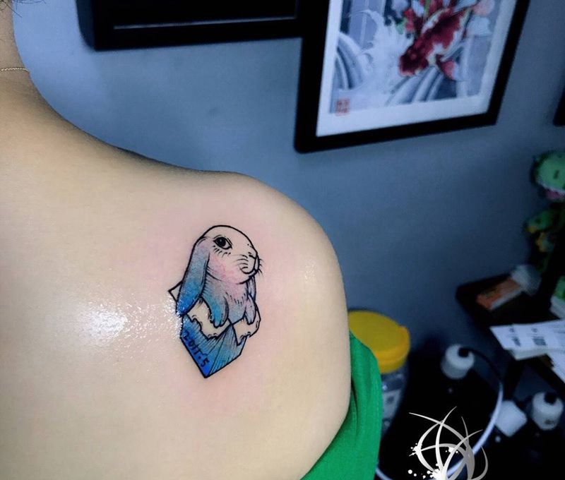 兔子纹身图片_成品肩部纹身图案