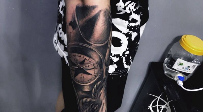 罗盘纹身图片_手臂纹身图案