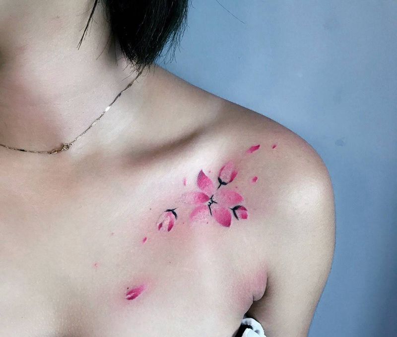 花纹身图片_成品肩部清新植物纹身图案