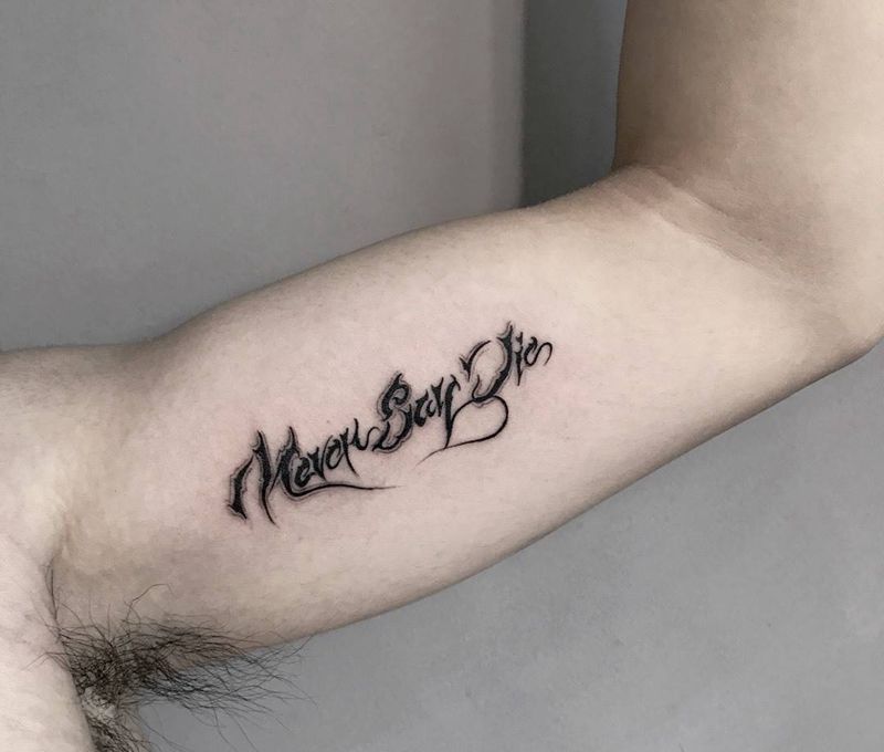 花体纹身图片_成品手臂清新字符纹身图案