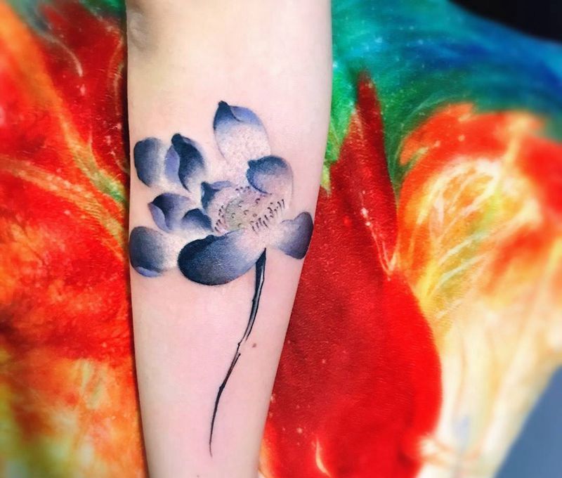 莲纹身图片_成品手臂清新传统植物纹身图案