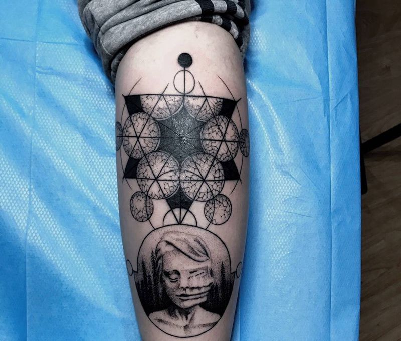 彷徨纹身图片_成品腿部清新几何纹身图案