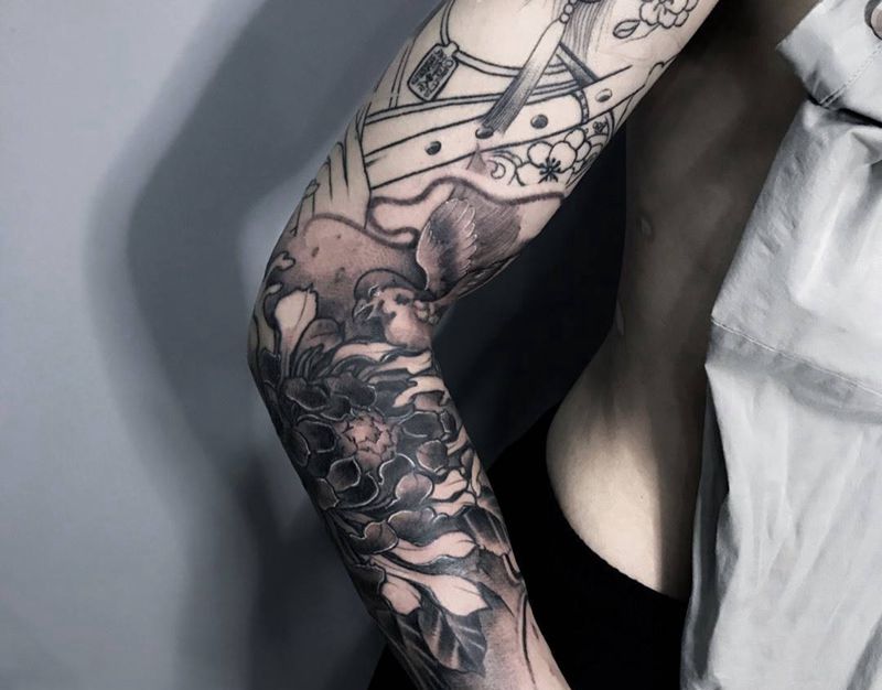 菊纹身图片_成品手部传统动物纹身图案