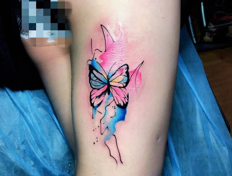 蝴蝶纹身图片_成品手部欧美人物纹身图案