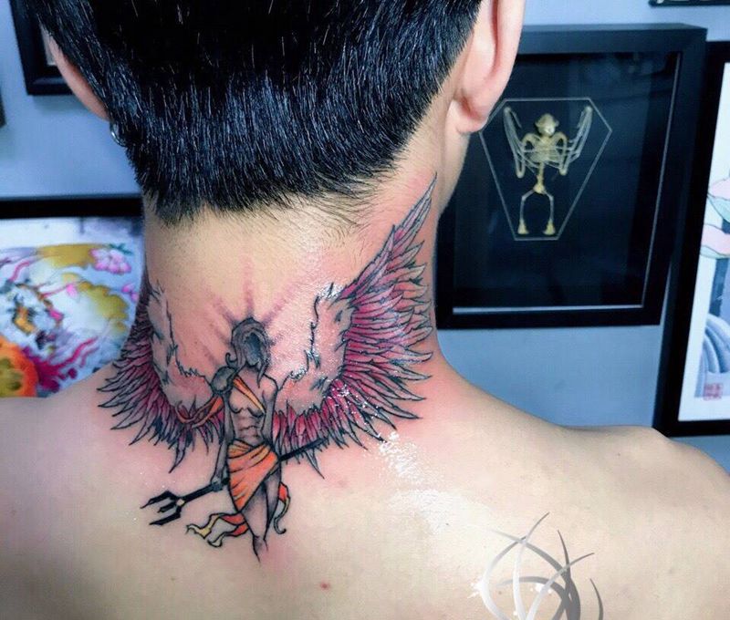 天使纹身图片_颈部纹身图案