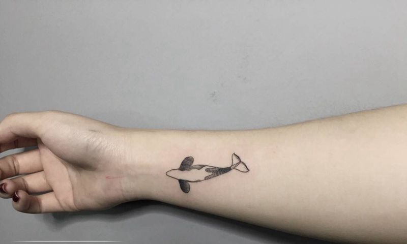 鱼纹身图片_手部清新动物纹身图案
