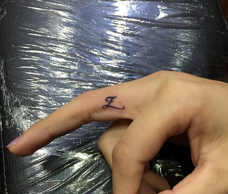 字母纹身图片_手部纹身图案