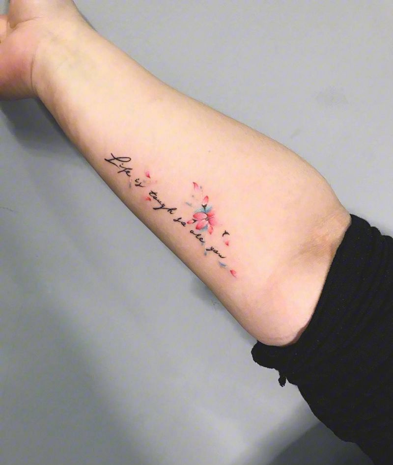 花纹身图片_成品手部清新字符植物纹身图案