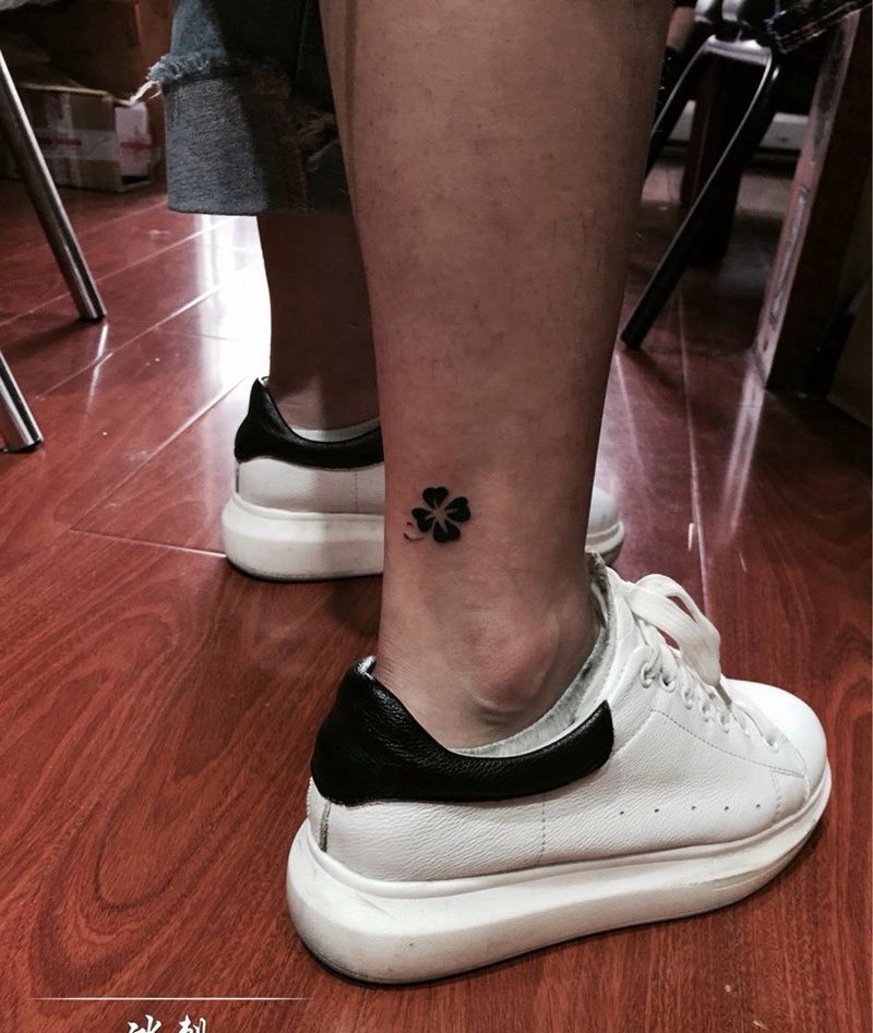 幸运草纹身图片_脚部纹身图案