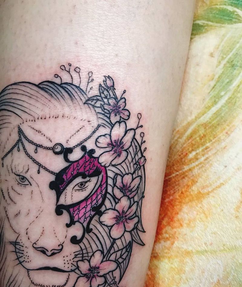 狮子的诱惑纹身图片_成品腿部清新传统动物纹身图案