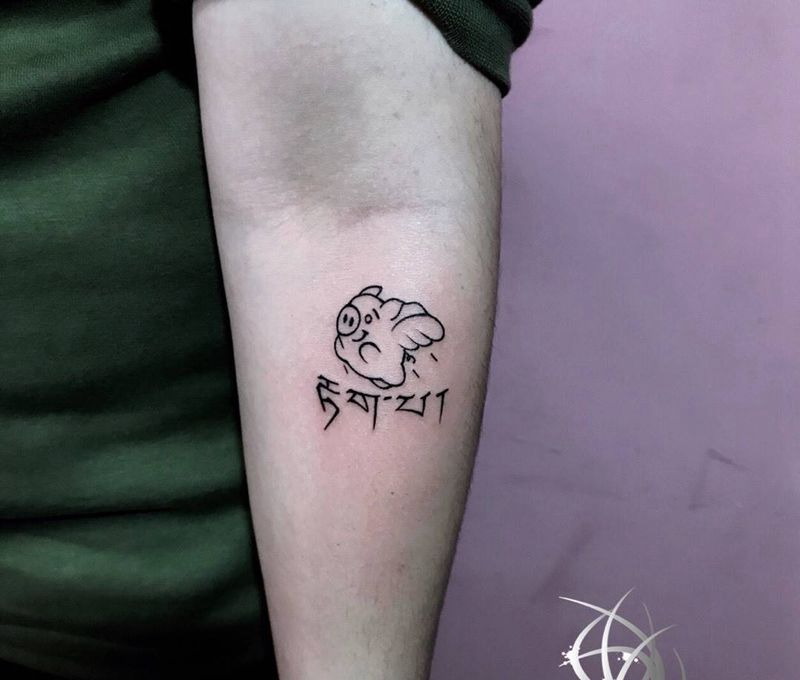 小猪纹身图片_手部纹身图案