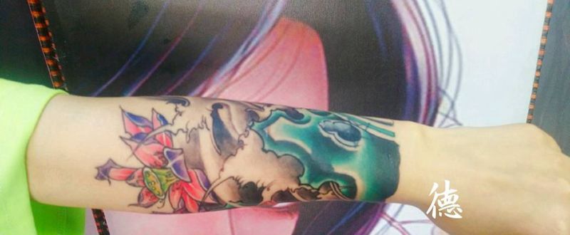 遮盖疤痕旧图纹身图片_手部新传统纹身图案