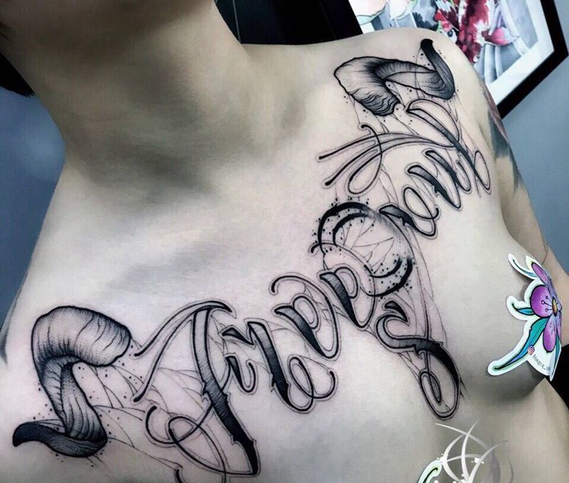 花体字纹身图片_成品胸部纹身图案