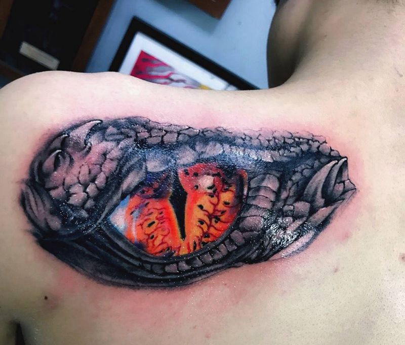 眼纹身图片_成品肩部欧美纹身图案