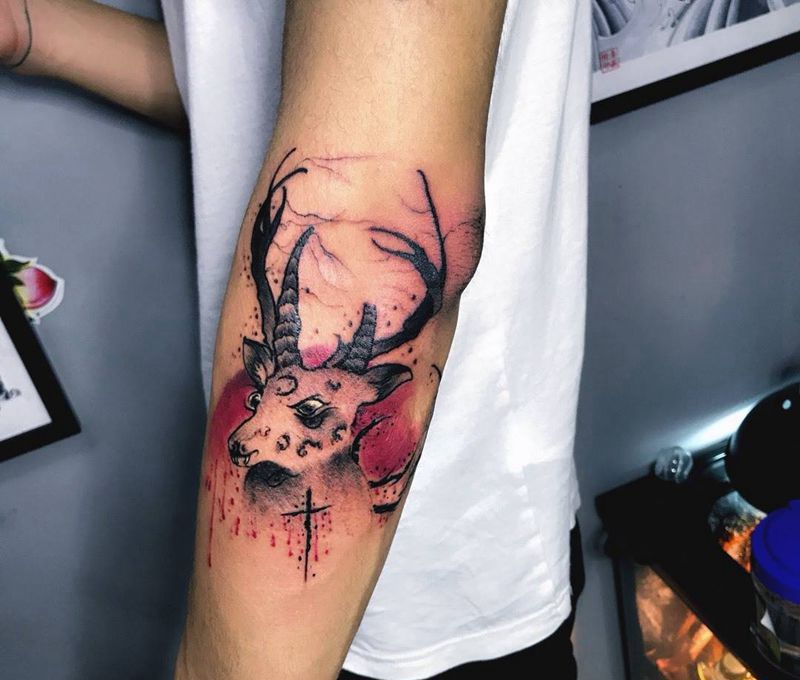 鹿纹身图片_成品手部纹身图案