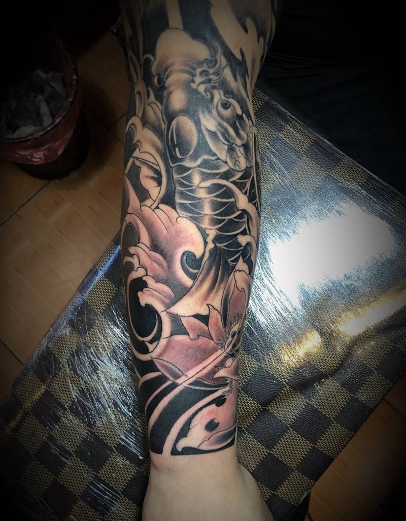 花臂衔接纹身图片_手臂新传统纹身图案