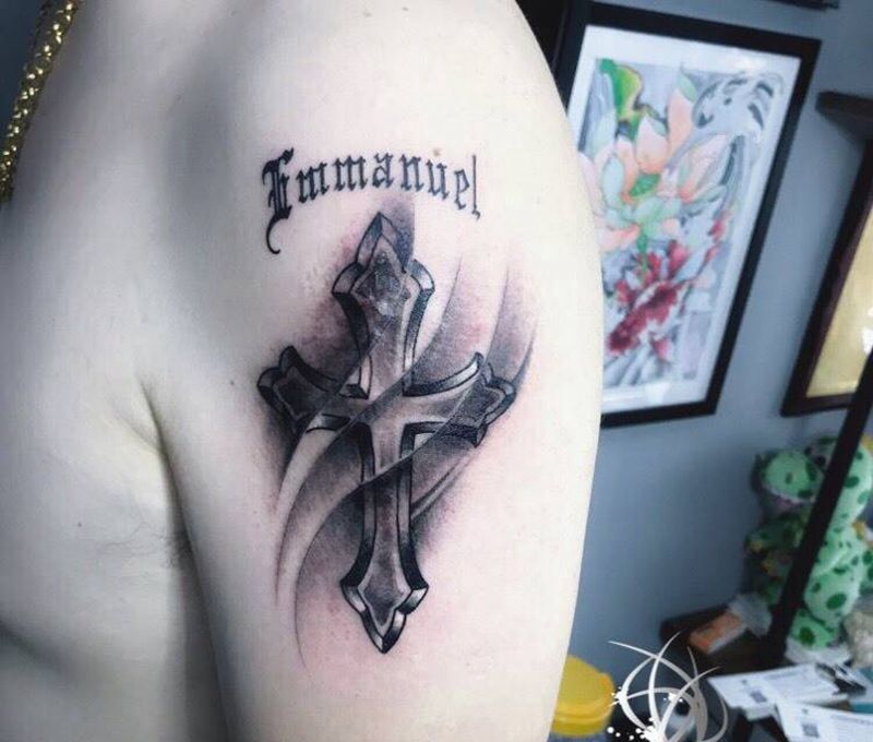 十字架纹身图片_成品手部纹身图案