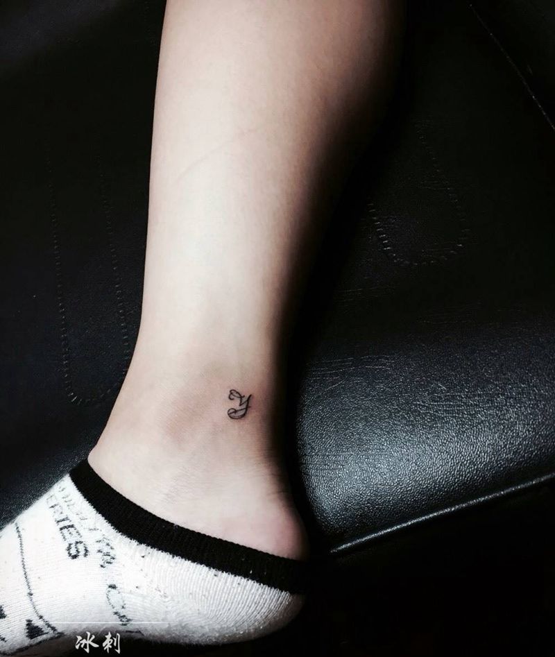 小图纹身图片_清新脚部字符纹身图案