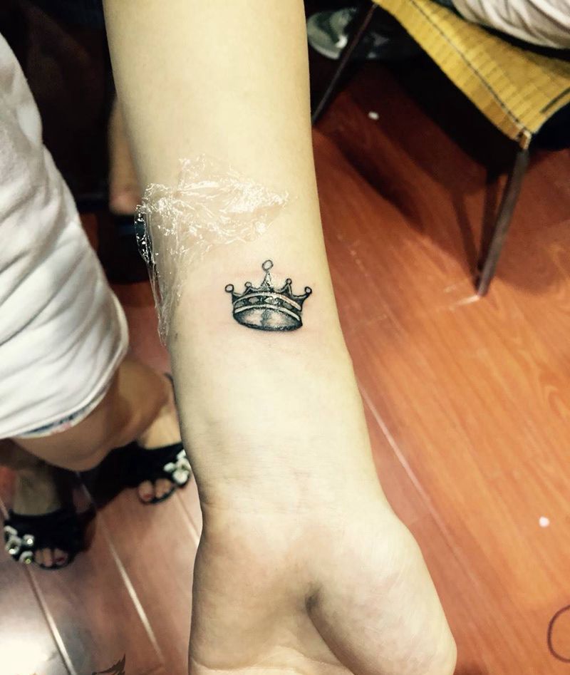 皇冠纹身图片_手臂纹身图案