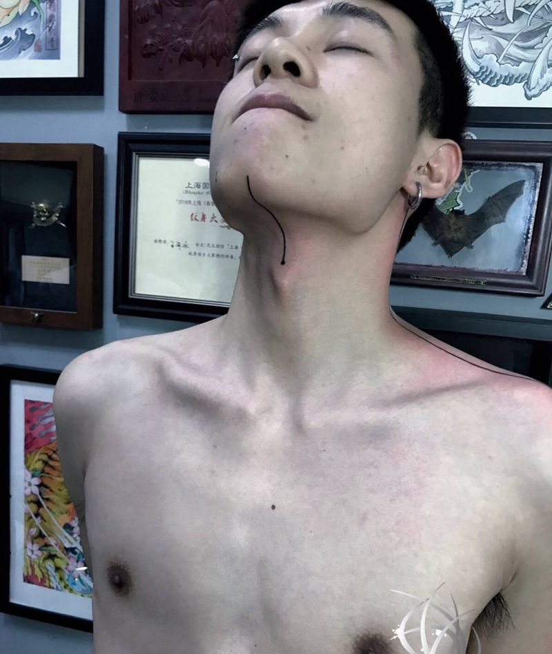 线纹身图片_颈部纹身图案