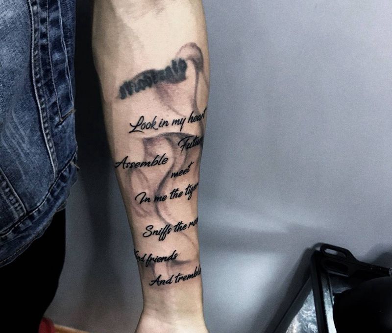 字母纹身图片_成品手部手臂清新纹身图案