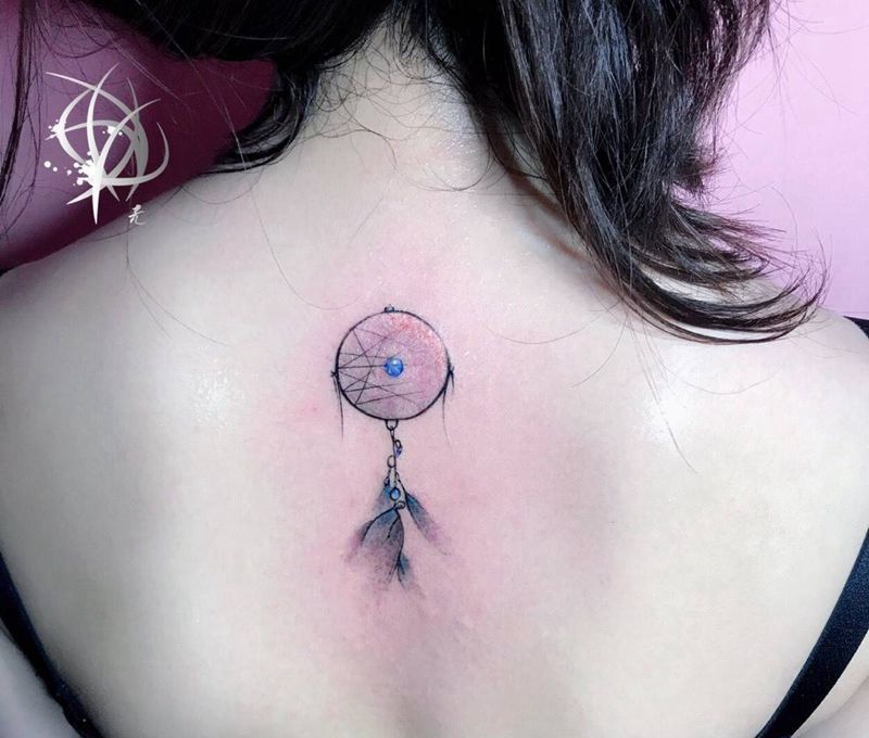 捕梦网纹身图片_成品背部纹身图案