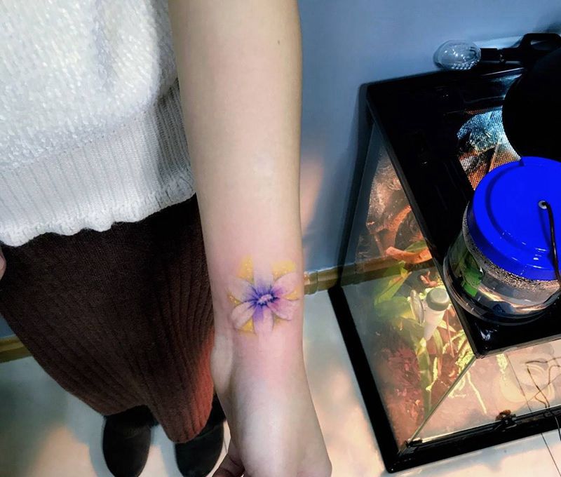 小清新纹身图片_成品手部清新植物纹身图案