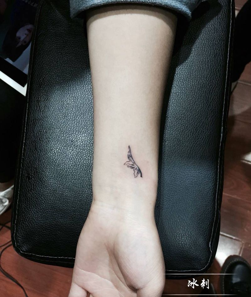 这是一片有故事的小树叶，不要看他小，一针一下都是一辈子。纹身图片_成品手部清新植物纹身图案