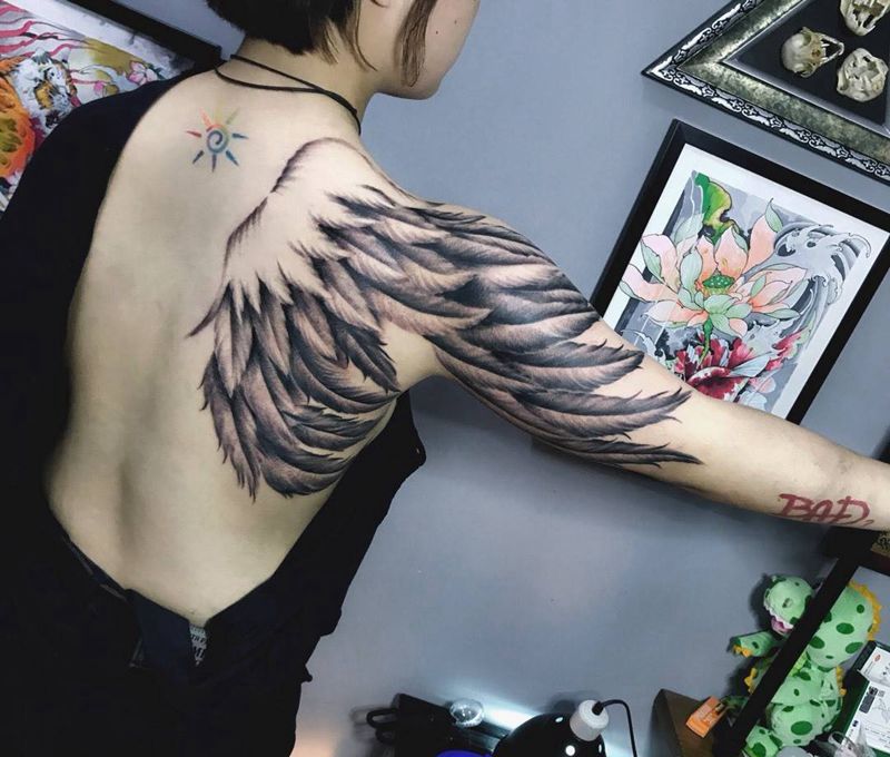 羽毛纹身图片_成品手部纹身图案