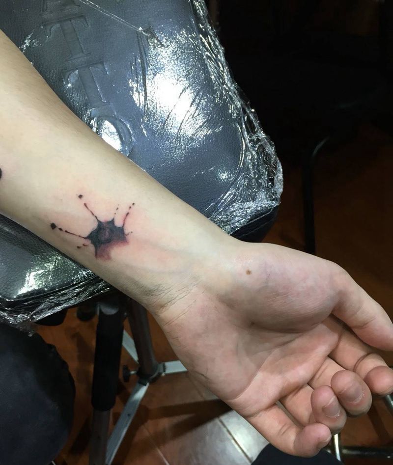 泼墨纹身图片_手部纹身图案