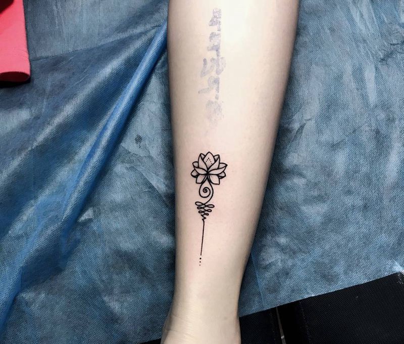 莲花纹身图片_成品腿部清新纹身图案