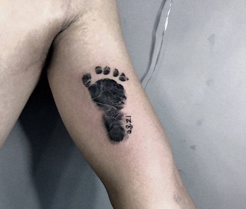 脚底板纹身图片_成品腿部清新人物纹身图案