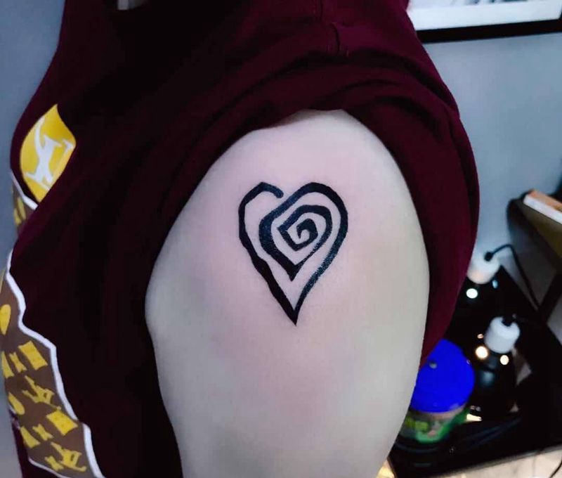 爱心纹身图片_成品手部纹身图案