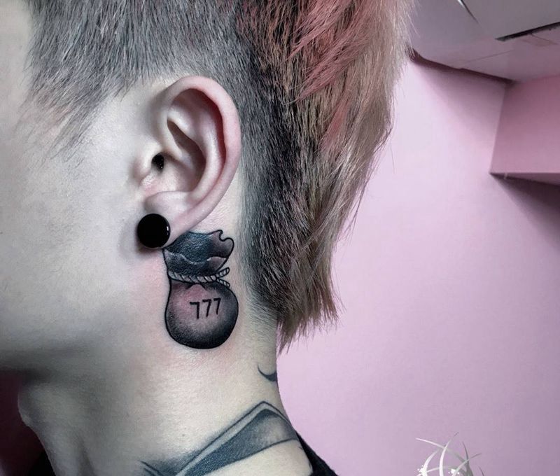 遮盖纹身图片_颈部纹身图案