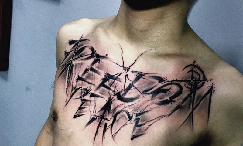 花体纹身图片_成品胸部纹身图案