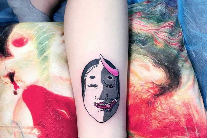 面具纹身图片_成品腿部清新传统鬼神纹身图案