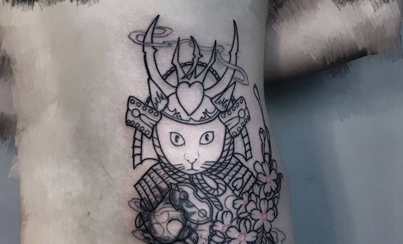 猫武士纹身图片_成品腰部传统动物鬼神纹身图案