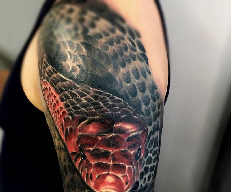 蛇纹身图片_成品手臂欧美写实动物纹身图案