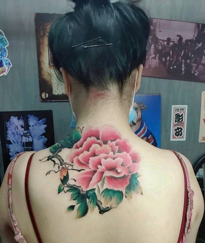 牡丹遮盖纹身图片_背部新传统纹身图案