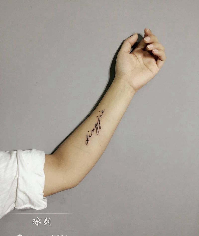 字母纹身图片_手部清新字符成品纹身图案