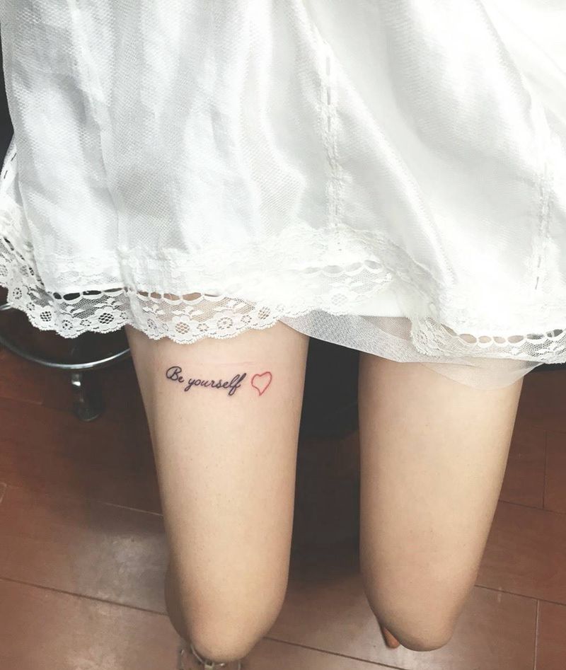 大腿的字母。挺性感的位置纹身图片_腿部清新字符纹身图案