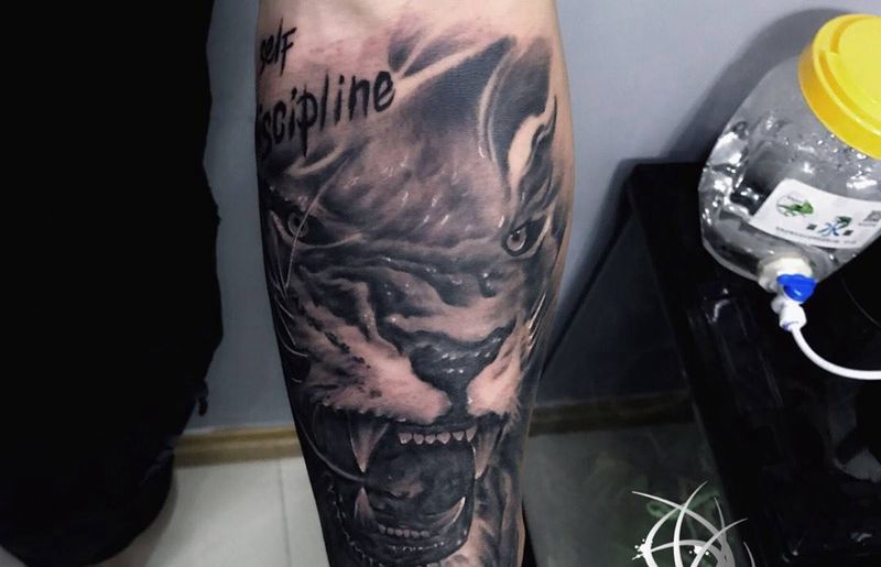 狮子纹身图片_手臂纹身图案