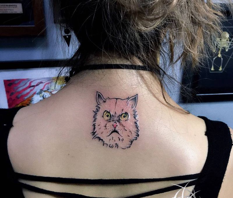 猫咪纹身图片_颈部纹身图案