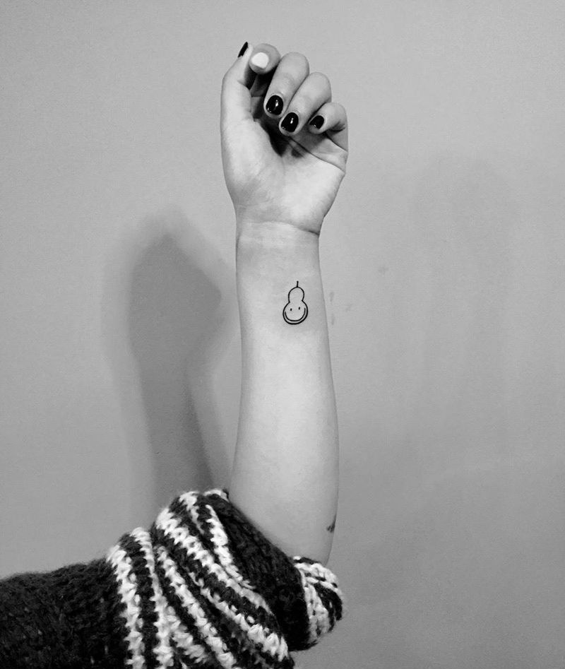 小葫芦纹身图片_手部清新几何纹身图案