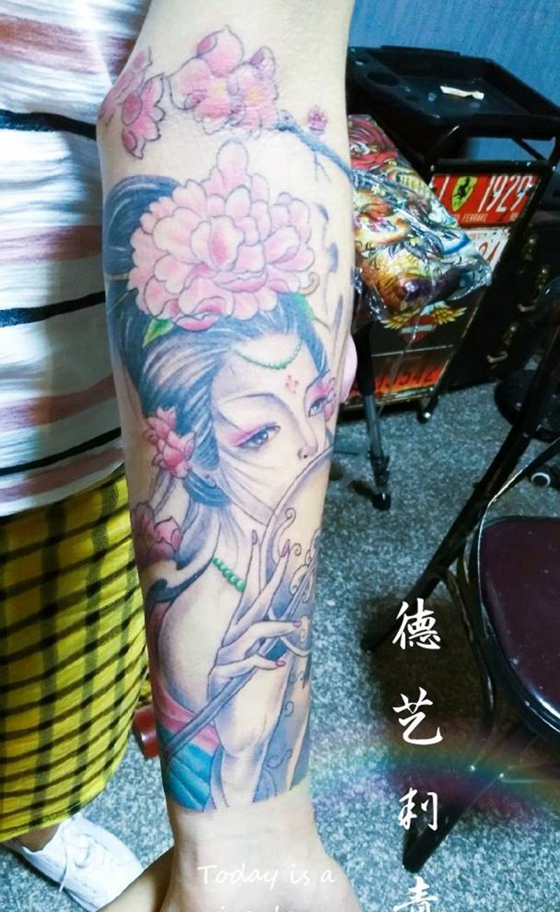 艺妓纹身图片_手臂新传统纹身图案