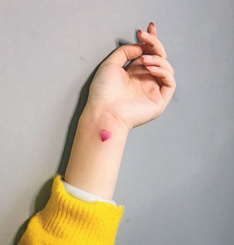 今日作品，这里是一个认真做图的小冰工作室[呲牙]纹身图片_手部清新传统几何字符纹身图案