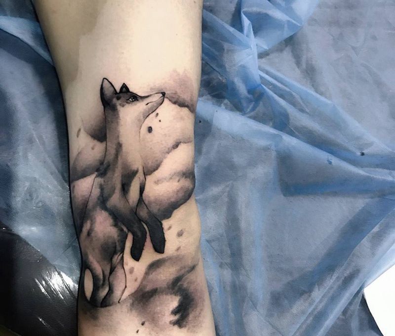 白狐纹身图片_成品腿部纹身图案