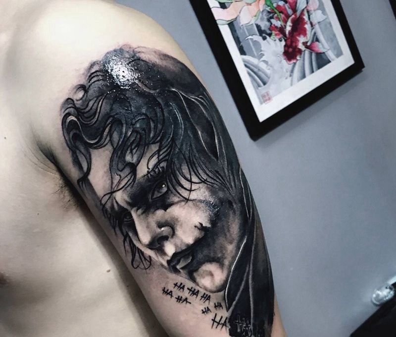 小丑纹身图片_成品手部欧美纹身图案